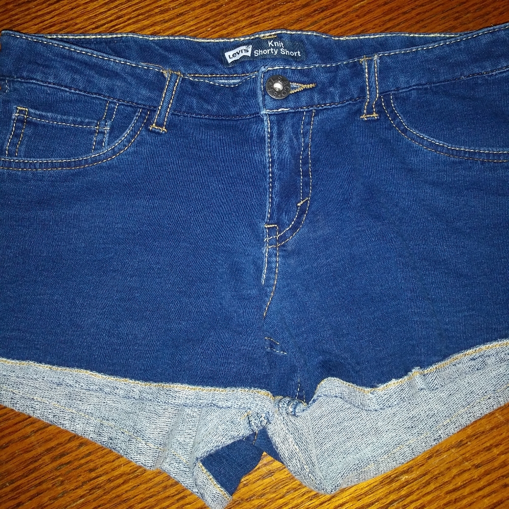 Levi's Shorts - Picture 3 of 8